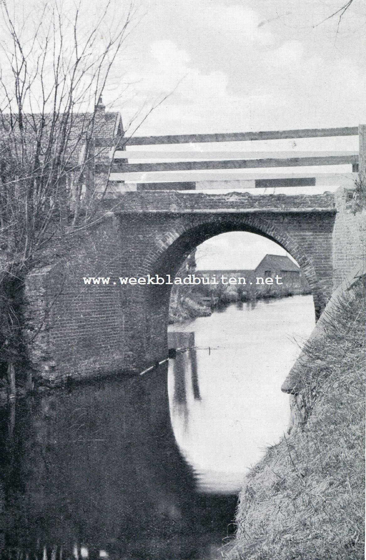 Hillegom. Een der schaarse bekoorlijke plekjes. Bruggetje over de oude Hillegommer Beek