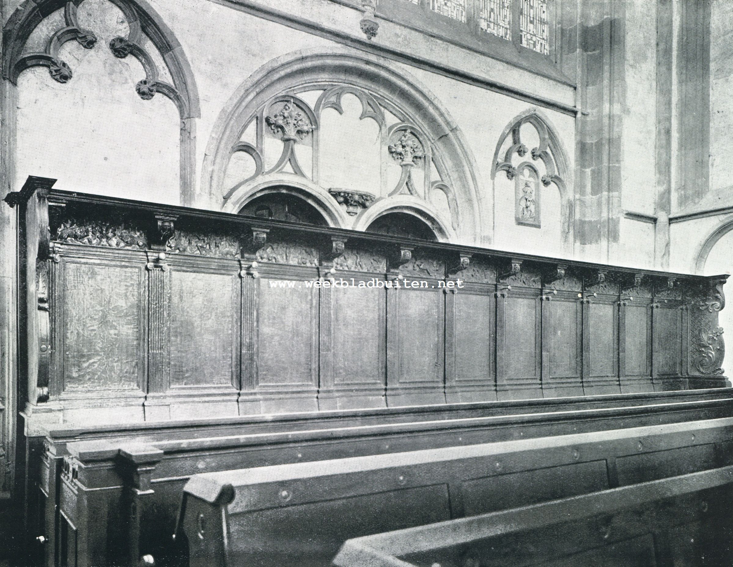 De Domtoren in zijn luister hersteld. Bank in de Domkerk te Utrecht