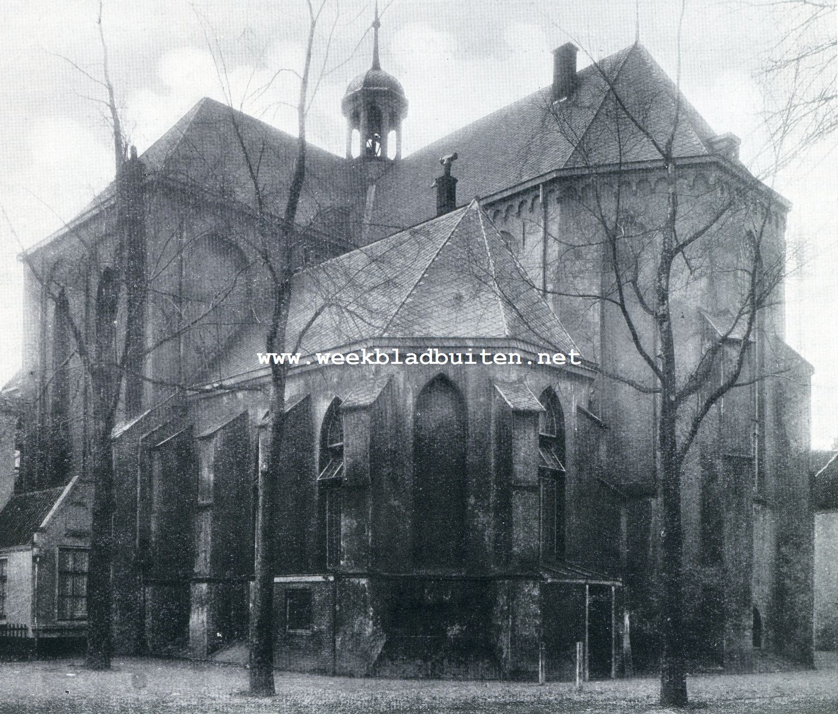 De oude Utrechtsche kerken. Gezicht op het koor en het Zuider-Transept der Sint-Pieterskerk
