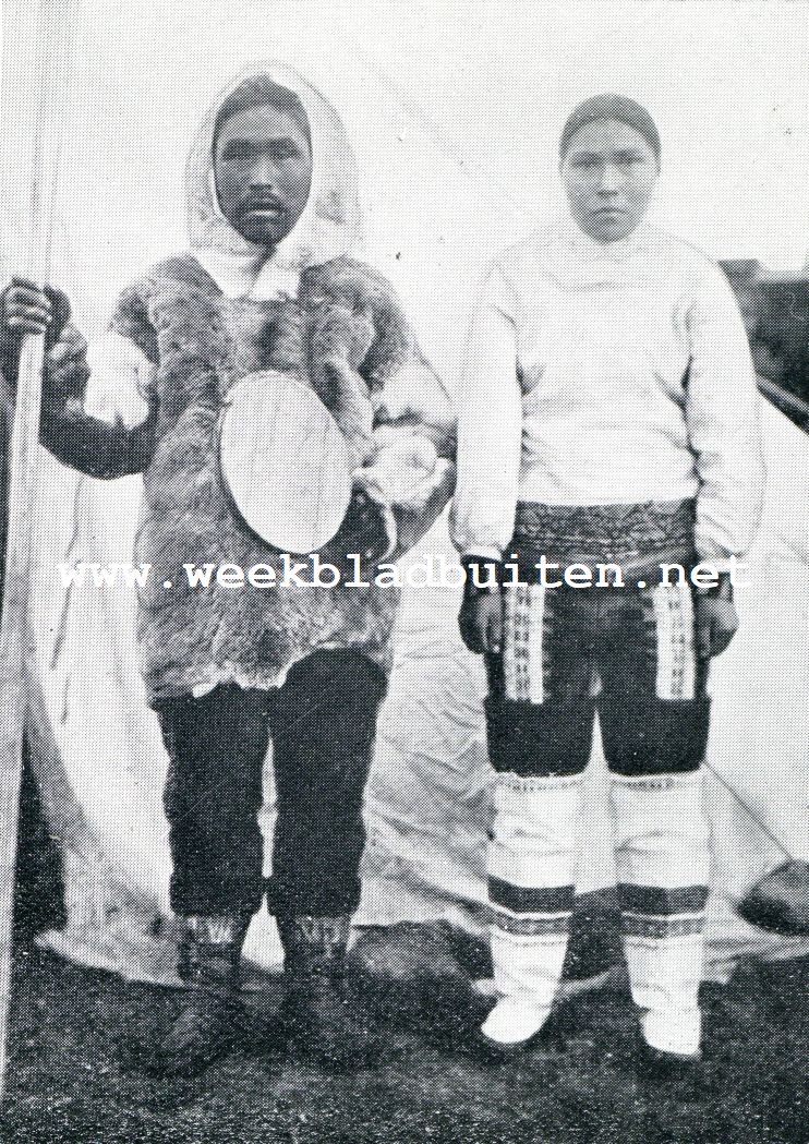 By de Smithsund-Eskimo's. Eskimo-dansers met toovertrommel