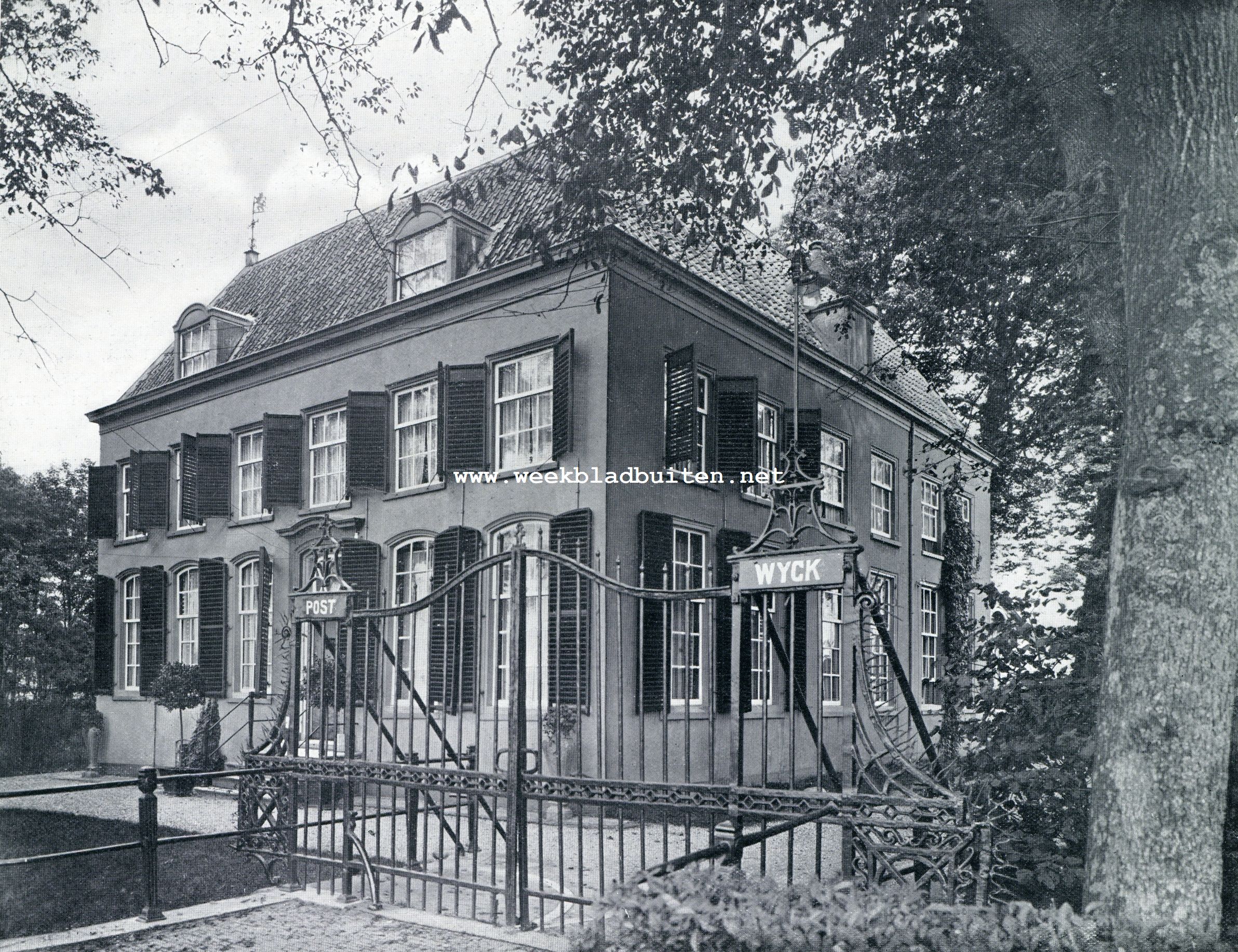 Postwijck. Hek en voorzijde van het huis
