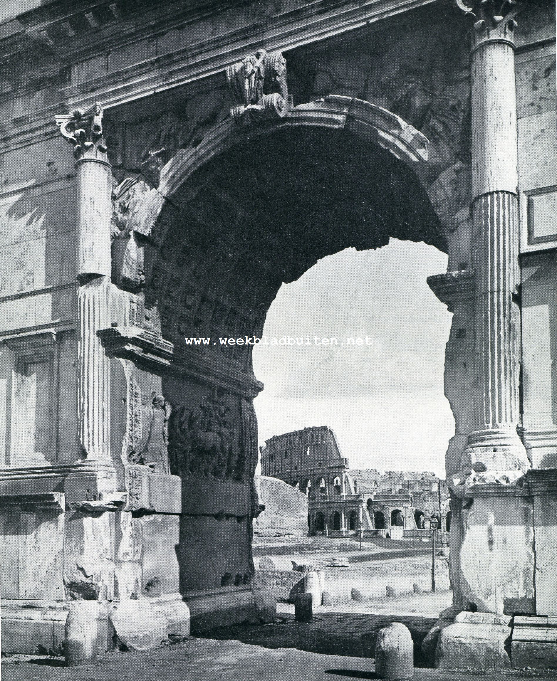DE TRIOMFBOOG  VAN TITUS TE ROME. OP DEN ACHTERGROND HET COLOSSEUM