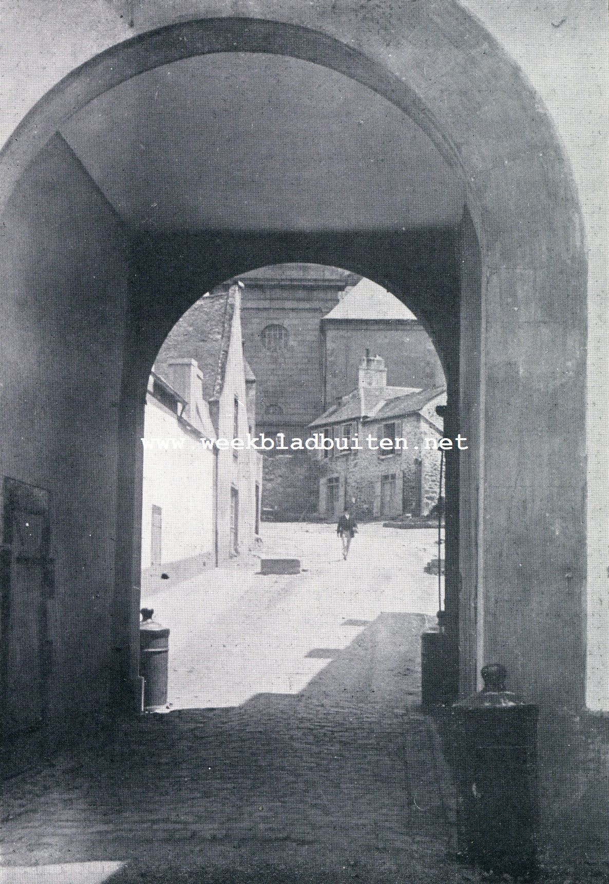 Een wandeling door Dinan. Rue de la Fontaine met het gewelf van het Marine Commisariaat te St. Servan