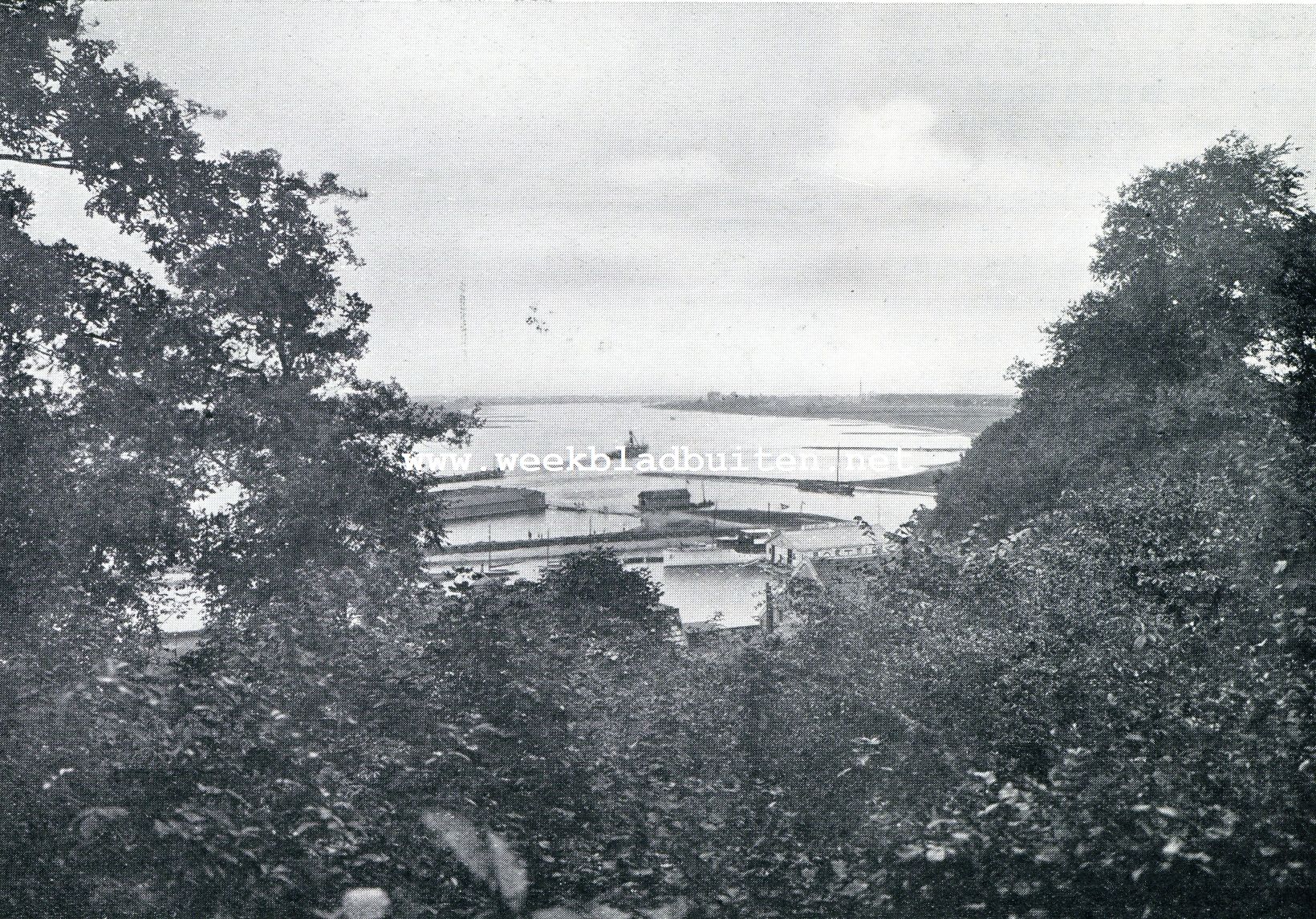 Gezicht uit het park op de Waal, bij Nijmegen
