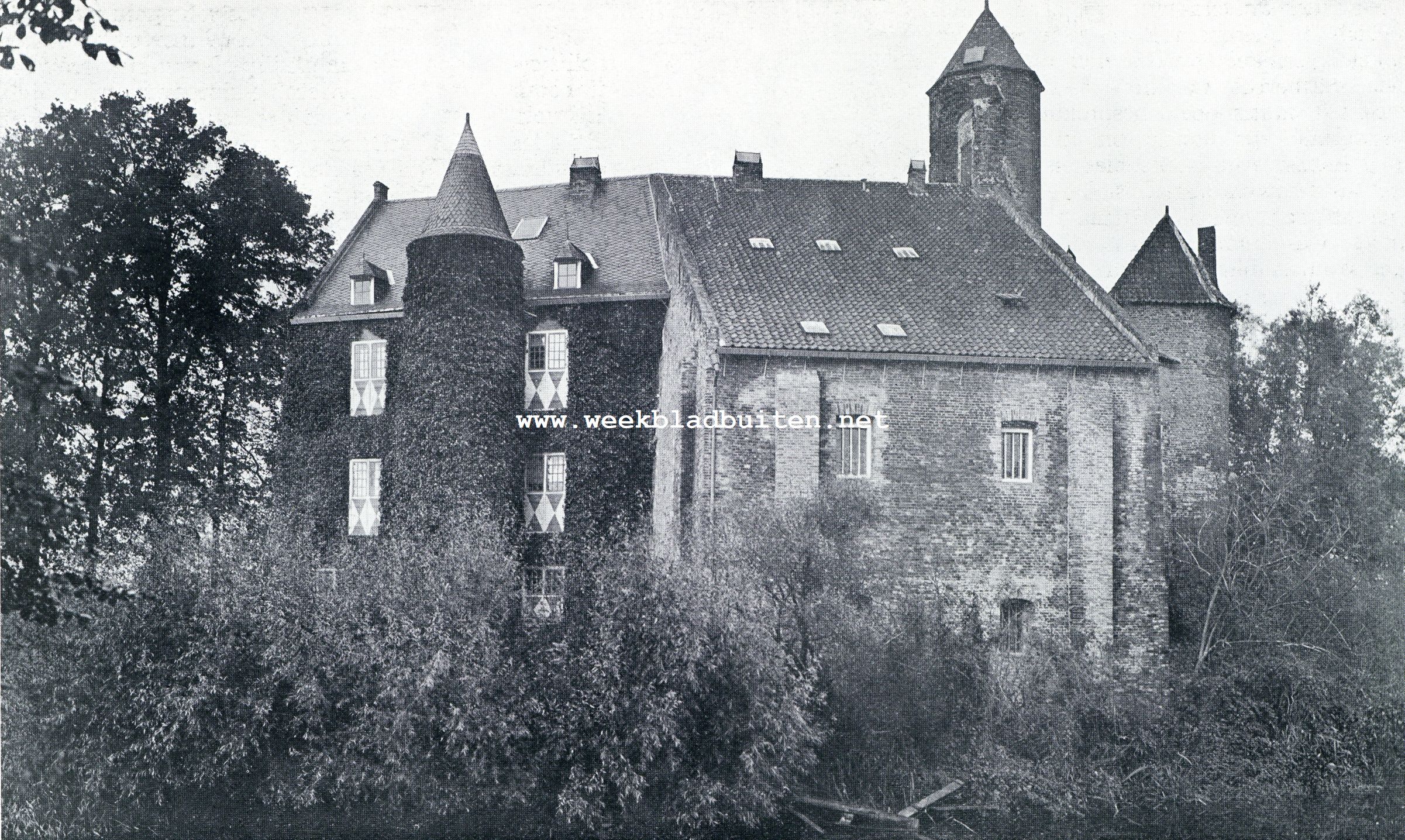 Het Kasteel Waardenburg, van het Zuid-Oosten gezien