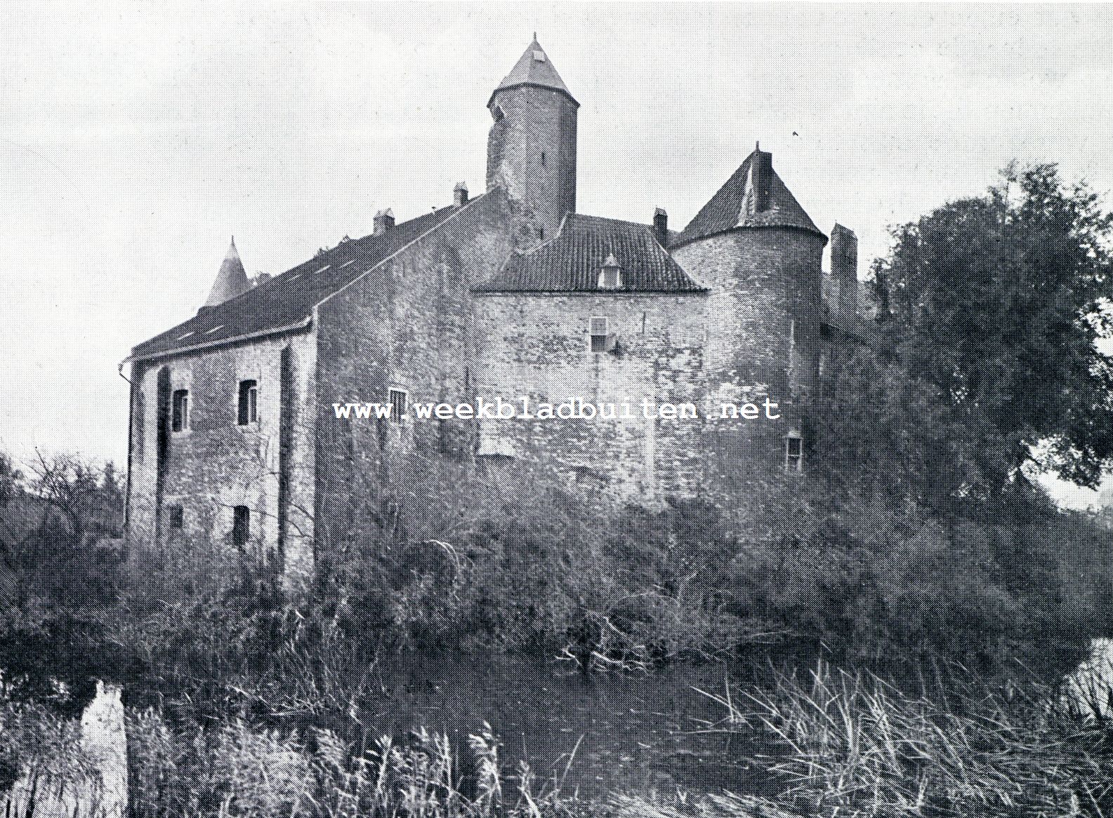 Het Kasteel Waardenburg. Achterzijde van het kasteel met middeleeuwsch gedeelte. Door het raampje links van den ouden toren zou doctor Faust door den duivel naar de hel zijn ontvoerd