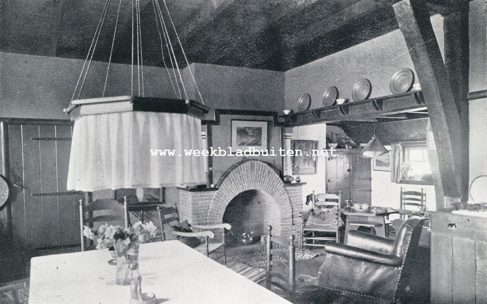 Bouwkunst in het Gooi. Het zitje in de woonkamer van den architect