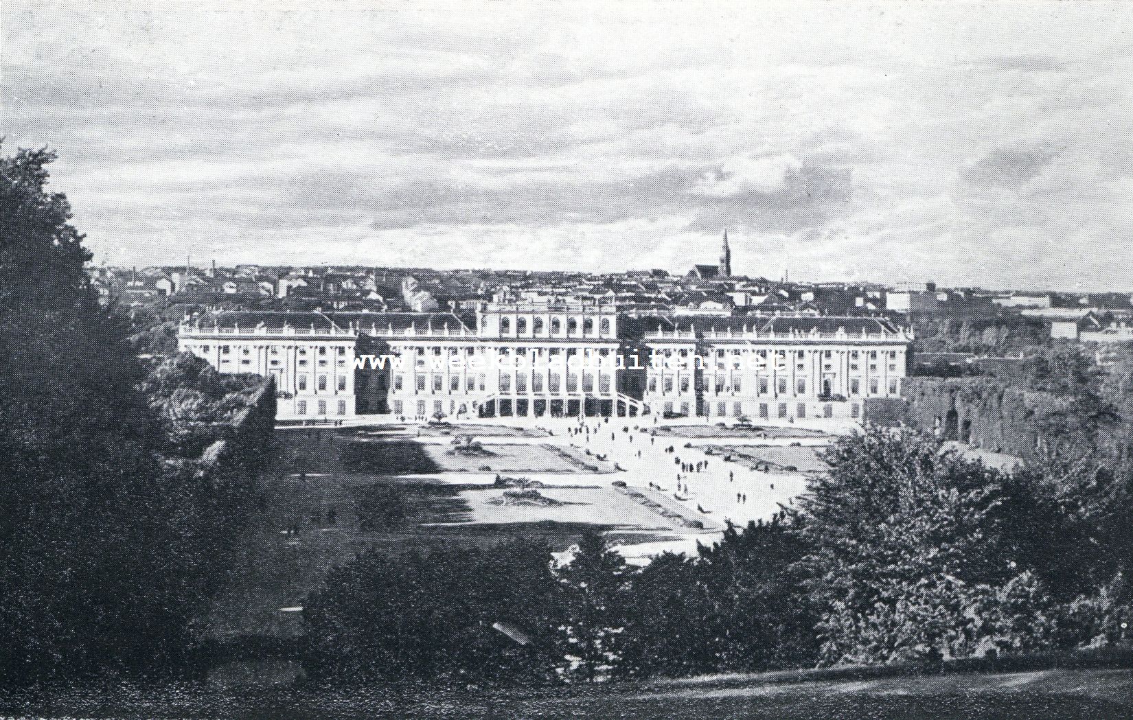 Schoenbrunn en Maria Theresia. Het Slot Schnbrunn. Voorgevel