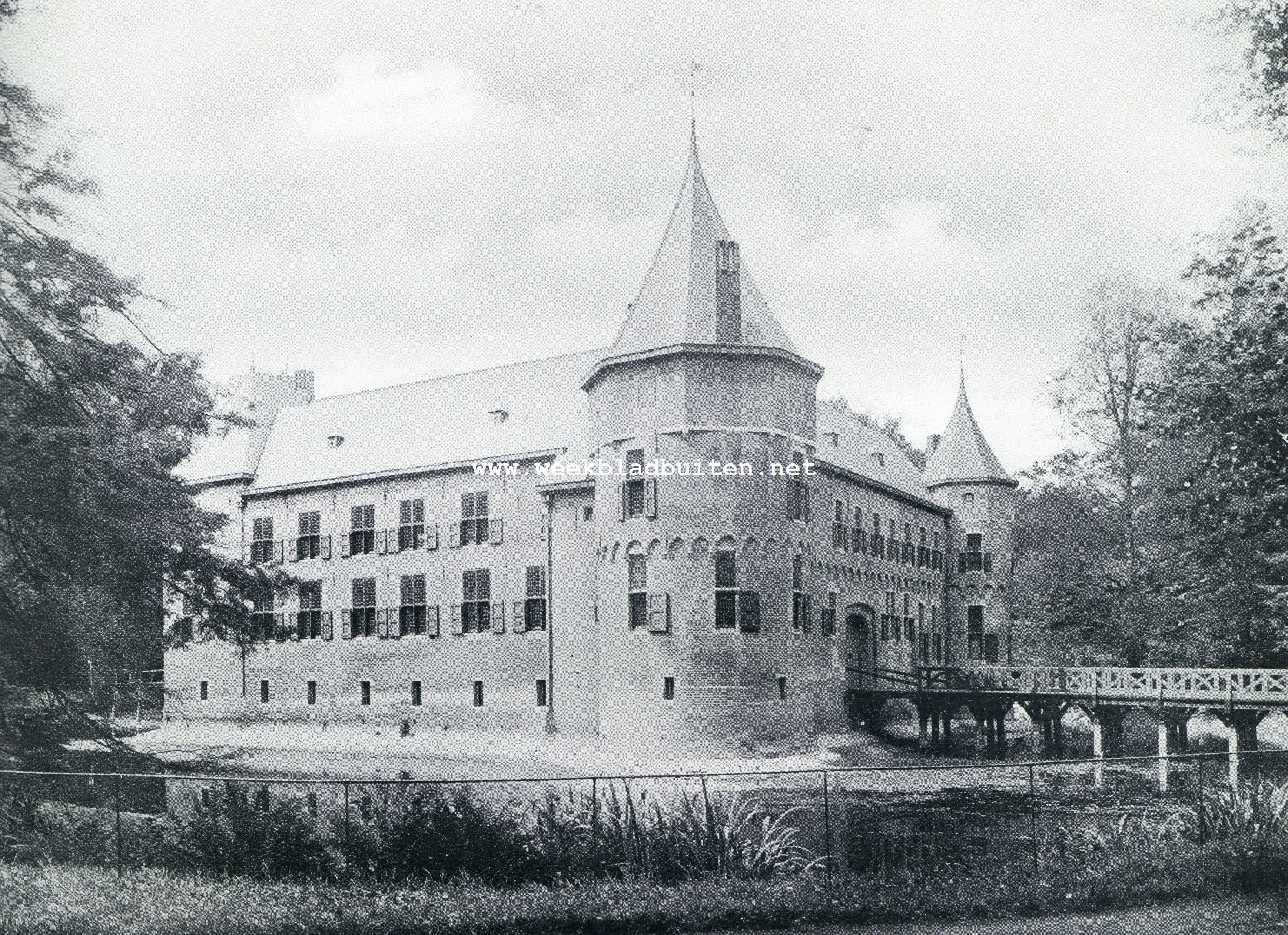 Het Oude Loo. Kasteel het Oude Loo. Zijaanzicht