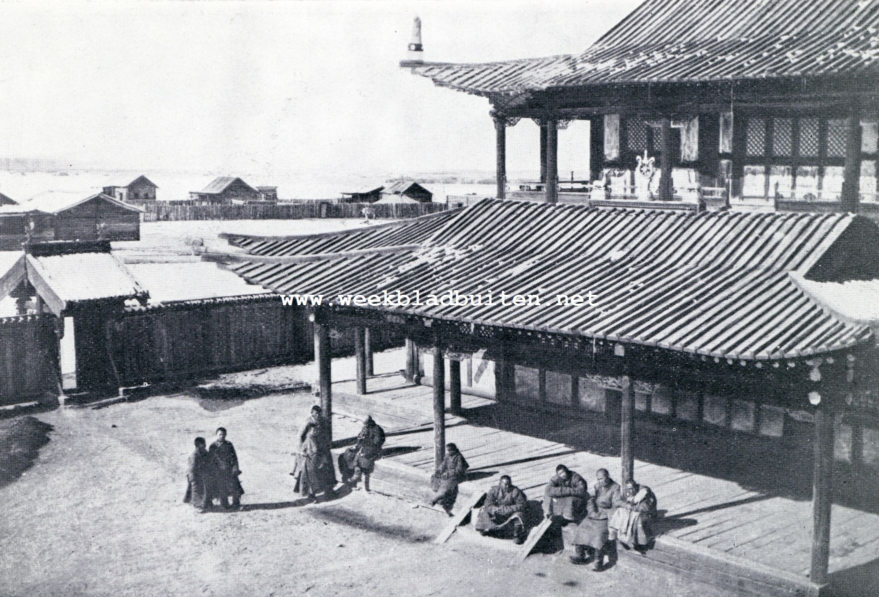 Tannu-Tuwa. Op het binnenplein van een tempel te Kemtschik