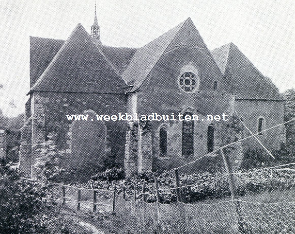 De kasteelen van het geslacht de Coligny te Chtillon sur Loing, Chteaurenard en Saint Maurice sur Aveyron. Chteaurenard. Kerk met runes van het oude Kasteel de Coligny, geheel met klimop begroeid