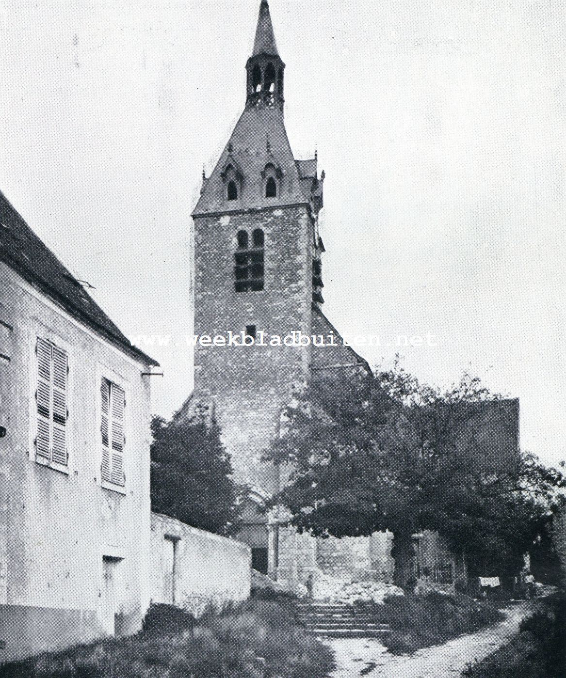 De kasteelen van het geslacht de Coligny te Chtillon sur Loing, Saint Maurice sur Aveyron en Chteaurenard. Het oude Katholieke Kerje te Chteaurenard, vroeger bij het Kasteel behoorend