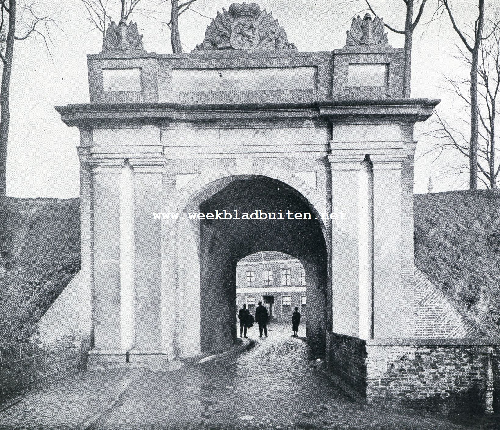 Een 750-jarige. De Gentsche Poort te Hulst (gebouwd 2de helft der 17de eeuw)