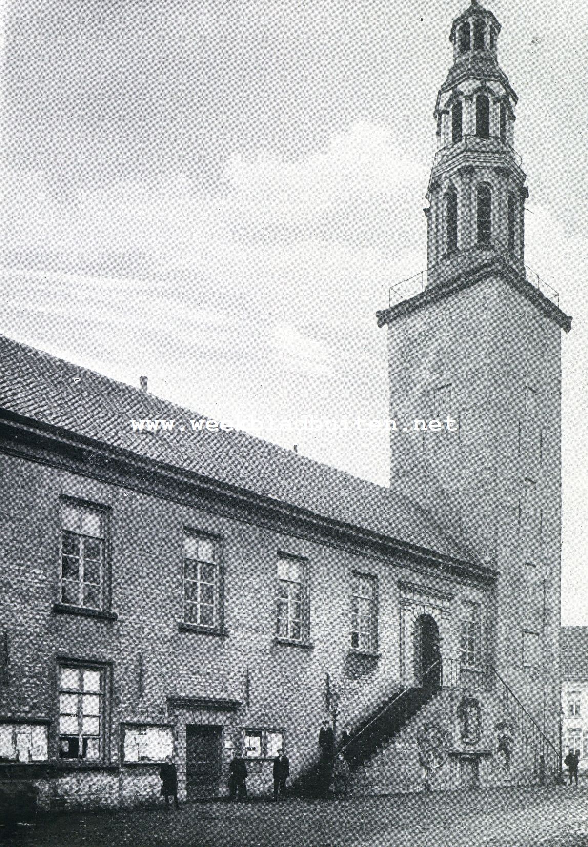 Een 750-jarige. Het Stadhuis te Hulst (1528-1534, toren van 1639)