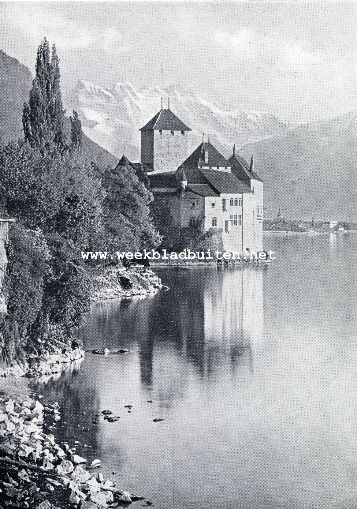Chillon. Het kasteel door Byron bezongen in zijn romantische ballade: the prisoner of Chillon