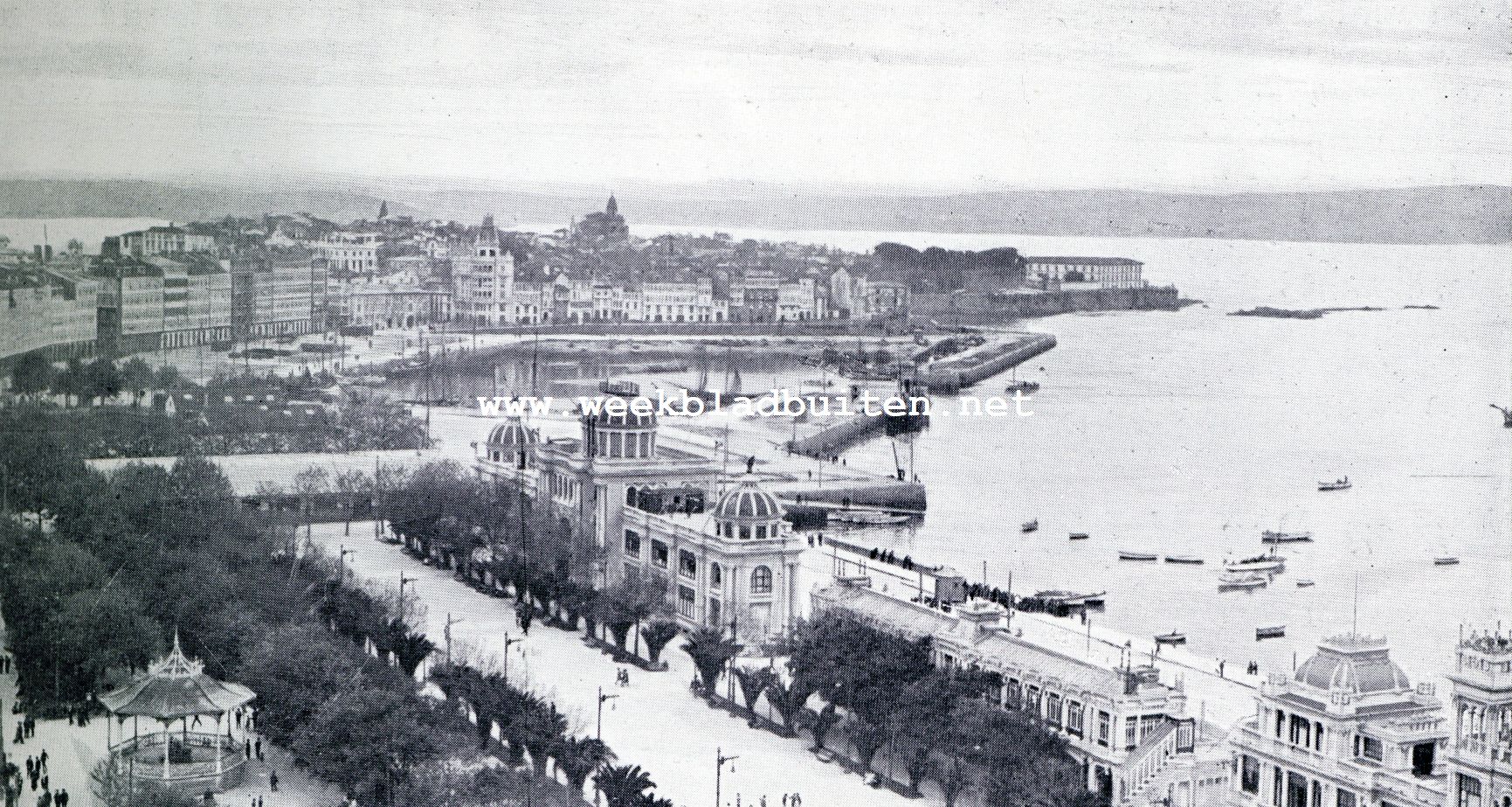 Gezicht op de haven van La Coruna