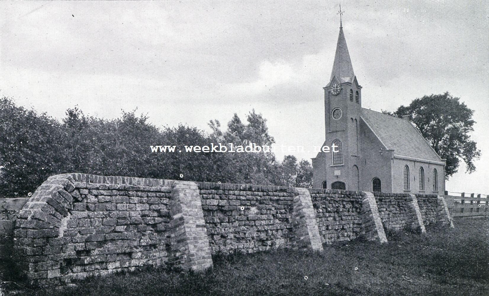 Het Slot aan den Hoef. Het tegenwoordige kerkje te Egmond-Binnen, ter plaatse van de Abdij-kerk. Op den voorgrond muur met steenen van de Abdij-gebouwen afkomstig