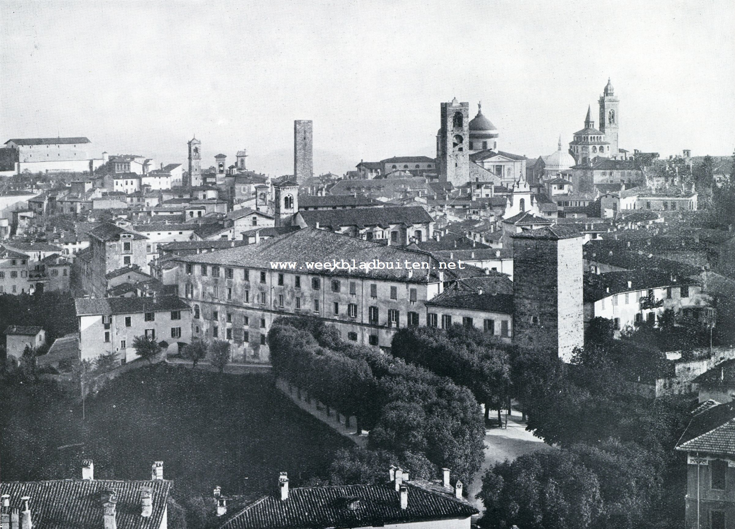 Bergamo, La Citta Alta. Bergamo. Panorama van de Oude Stad