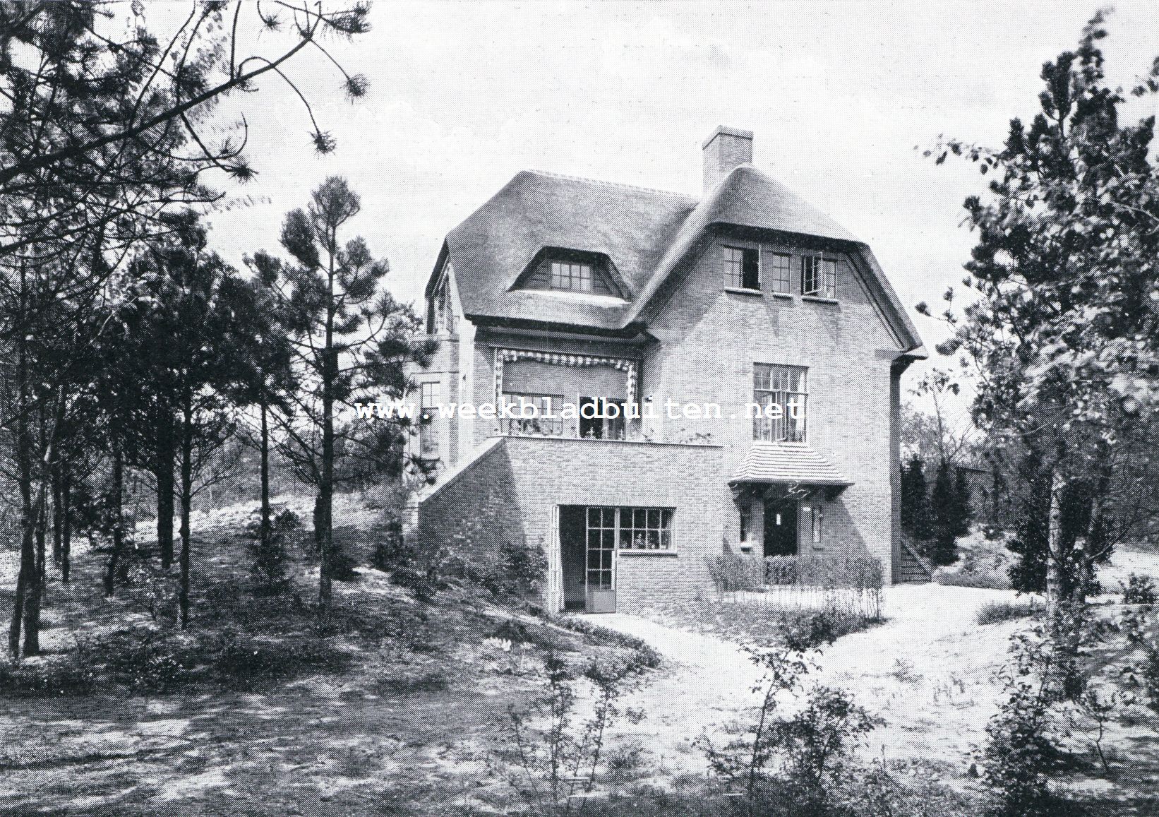 Bouwen op beboscht duin-terrein. De Oostgevel van een landhuis te Aerdenhout