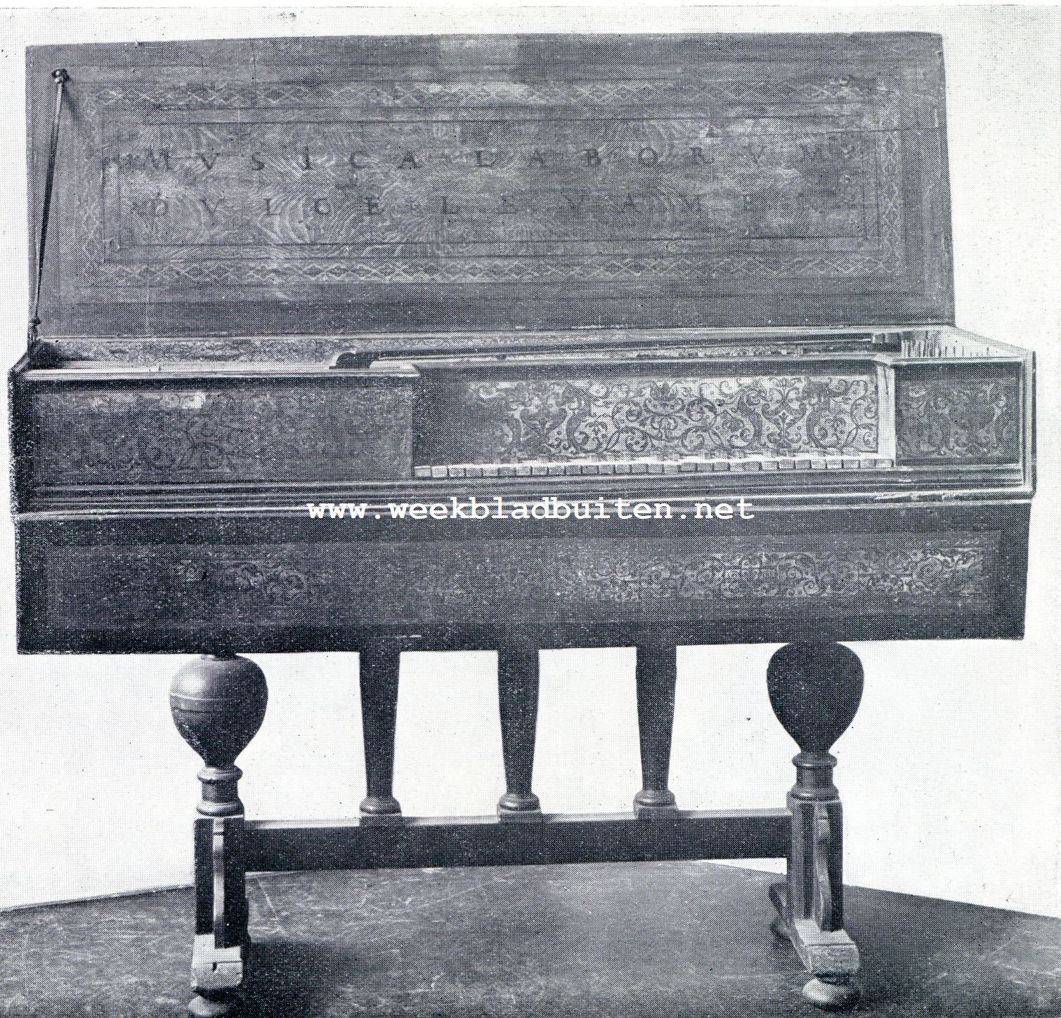 De nieuwe Muziekinstrumenten-zaal in het Rijksmuseum. Spinet of clavicymbaal uit 1640