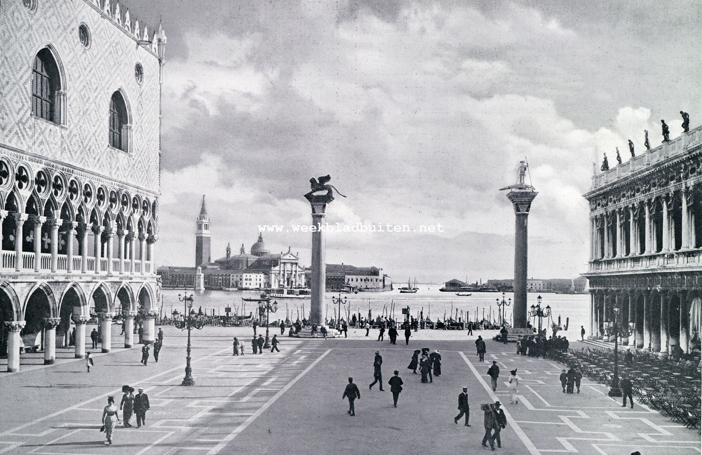 Vicenza. Satelliet der Dogenstad. Plazetta di S. Marco te Veneti. Op den voorgrond de beide beroemde Vaticaansche Zuilen