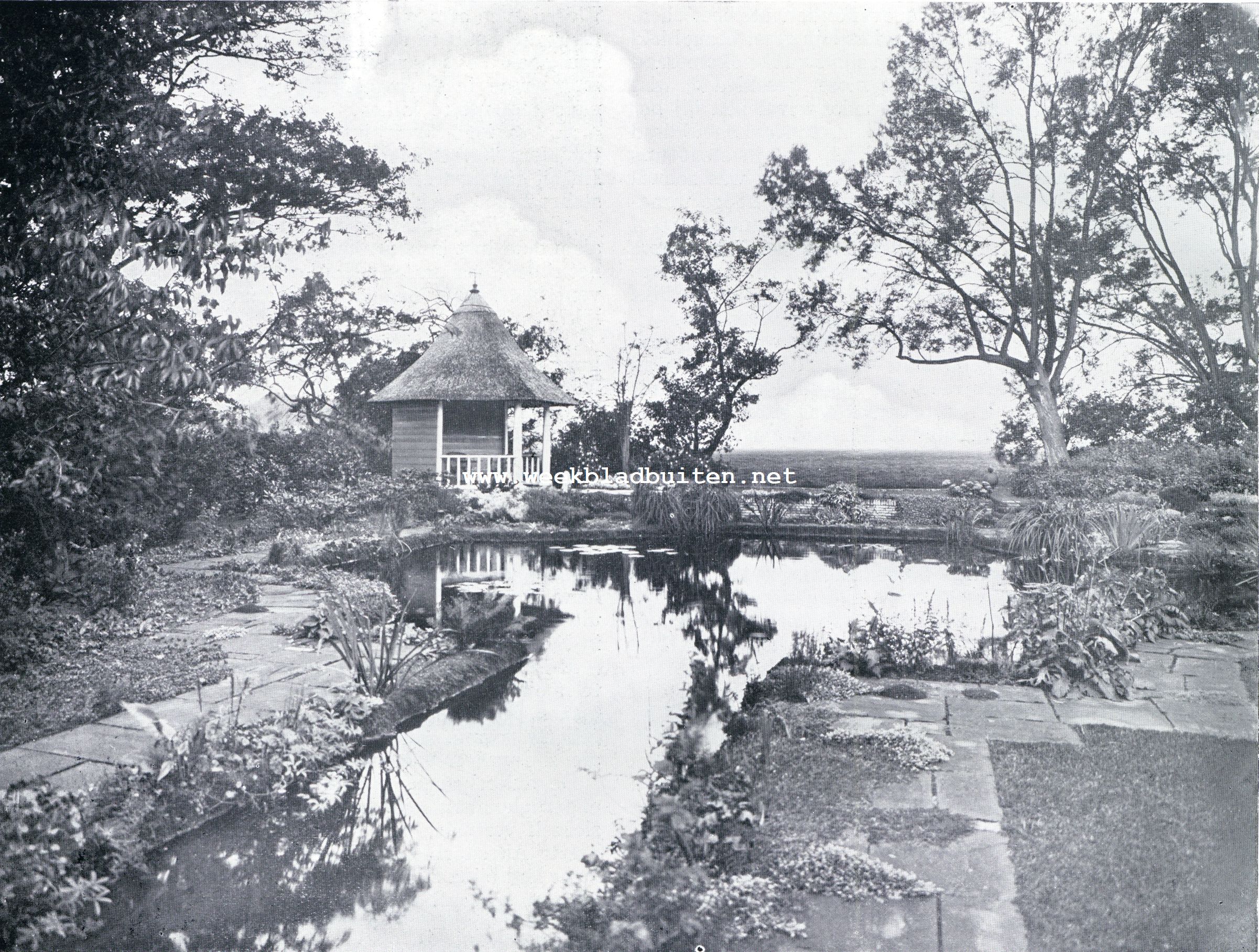 De tuin van Huize Buitenlust te Oud-Loosdrecht. Huize Buitenlust. Een gedeelte van het kanaal en den achthoekigen vijver