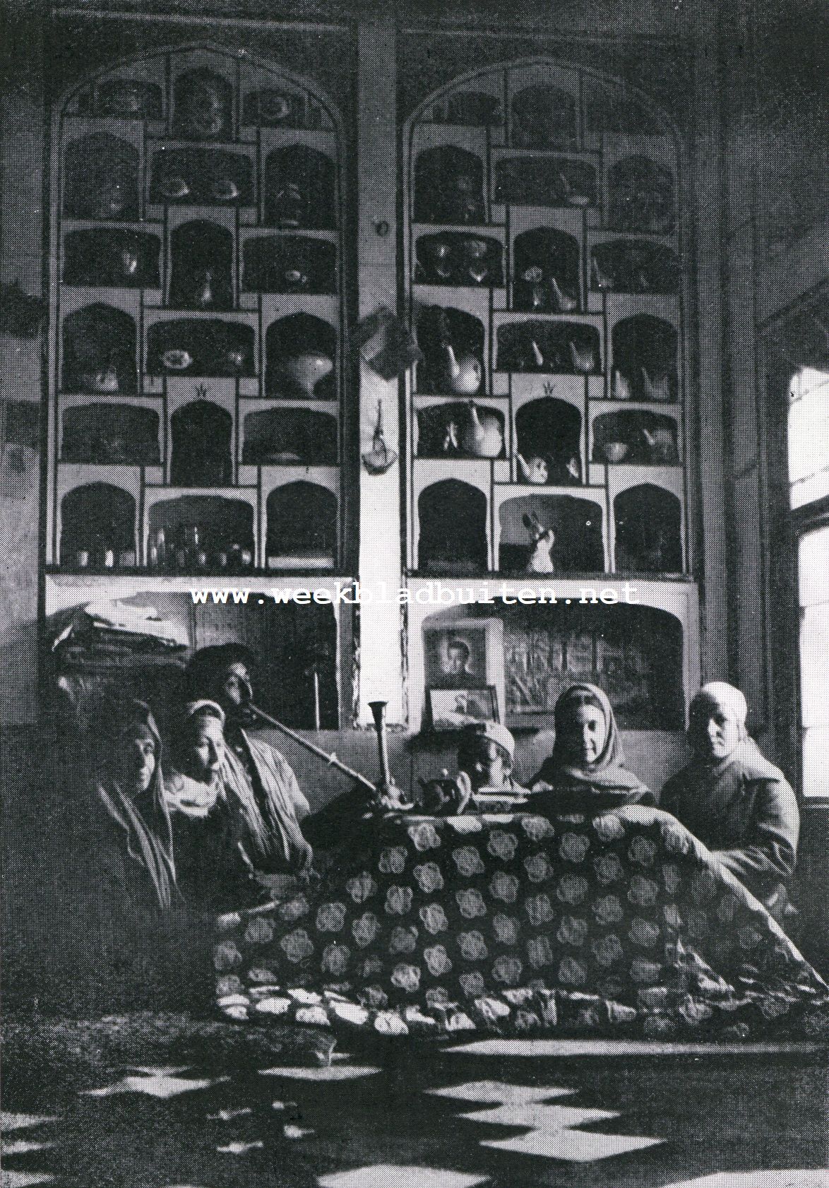 Een interieur te Usbekistan in Turkestan