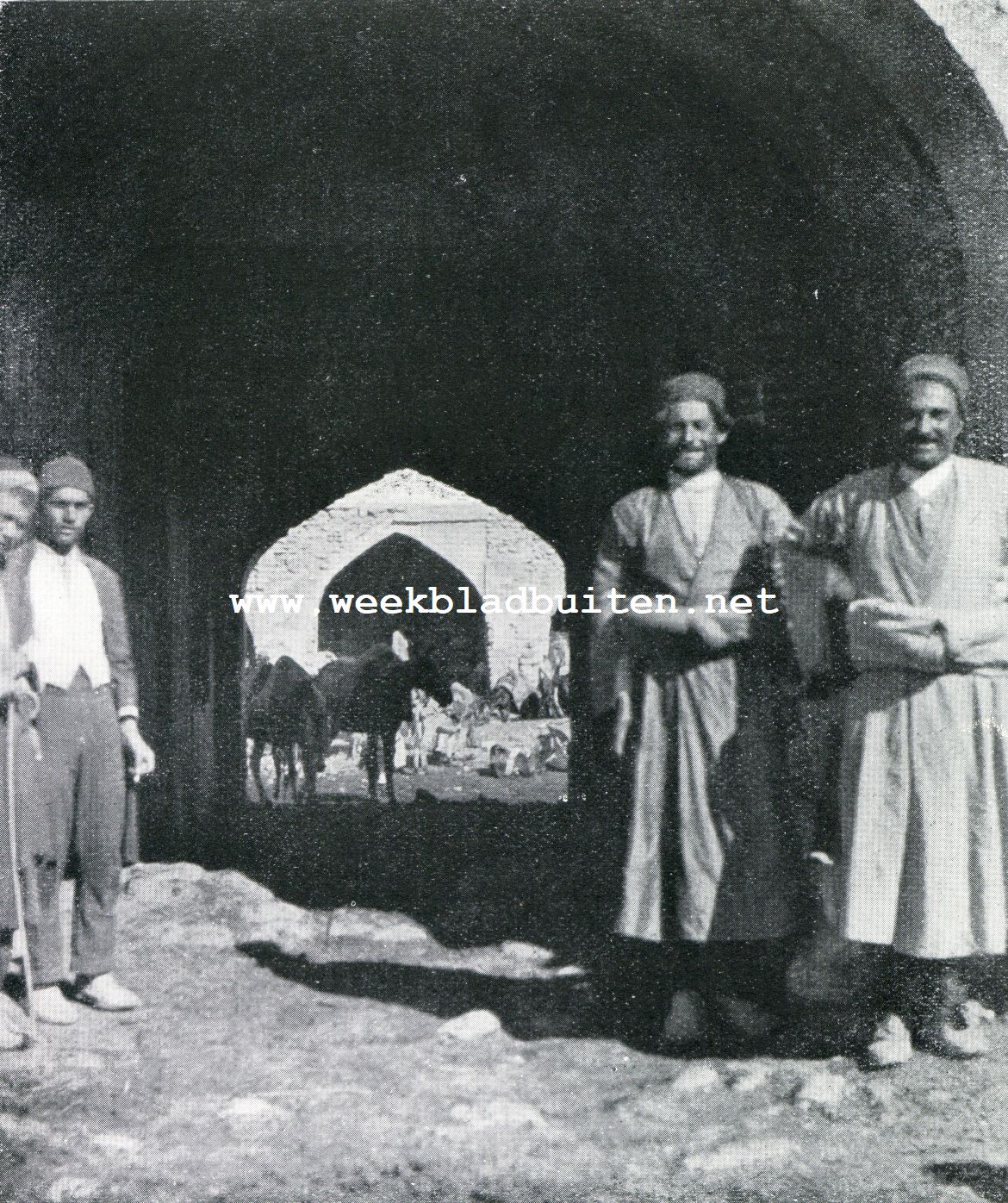 Zwerftochten door en in Perzi. Kijkje in een caravanserail