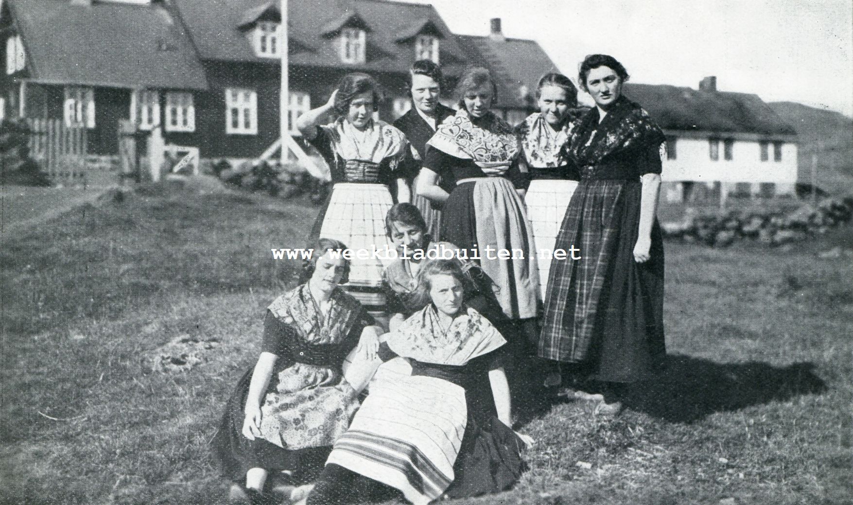 DE FAEROER. JONGE MEISJES VAN THORSHAVN