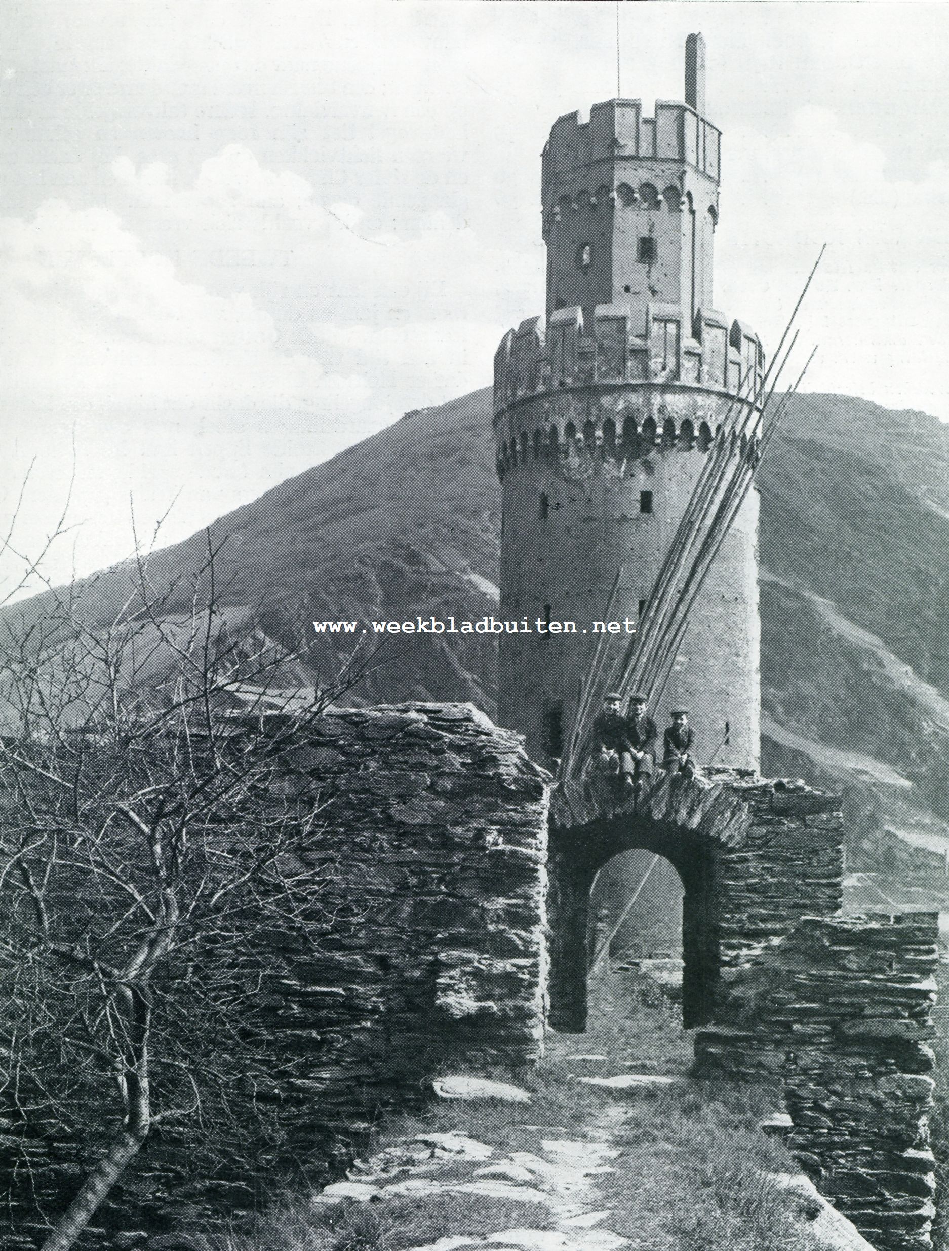 OBERWESEL. DE OCHSENTURM MET FRAGMENT VAN DE STADSMUUR