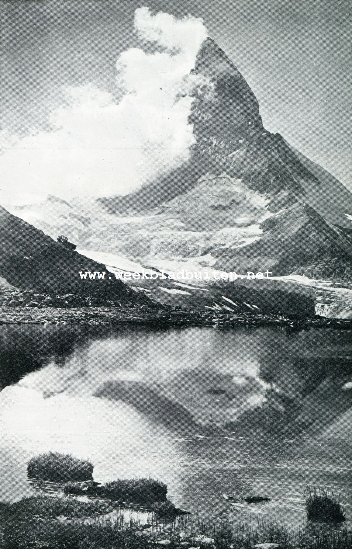 IN HET BERNER OBERLAND. DE RIFFELSEE BIJ ZERMATT MET DEN MATTERHORN
