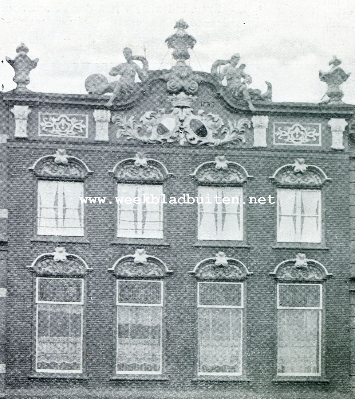 HUISGEVEL AAN DEN BRINK. ROCOCOSTIJL
