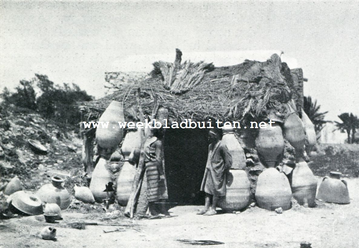De Pottenbakkerij in Tunis. HUT, OPGEBOUWD UIT GEBROKEN POTTEN