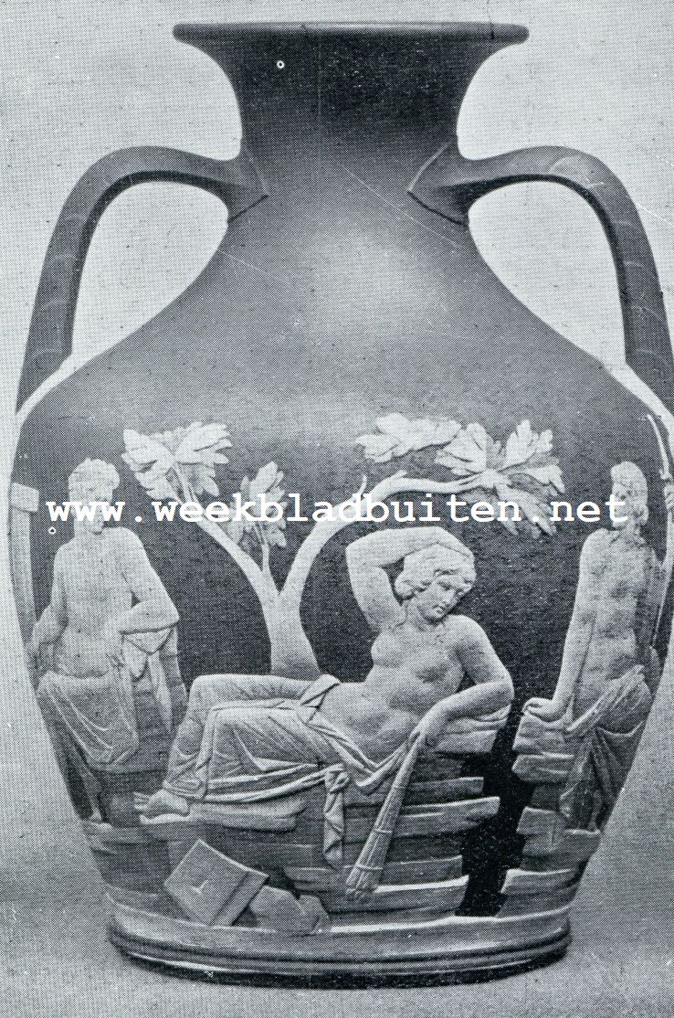 Wedgwood ware. De beroemde Portland vaas, gemodelleerd door Wedgwood