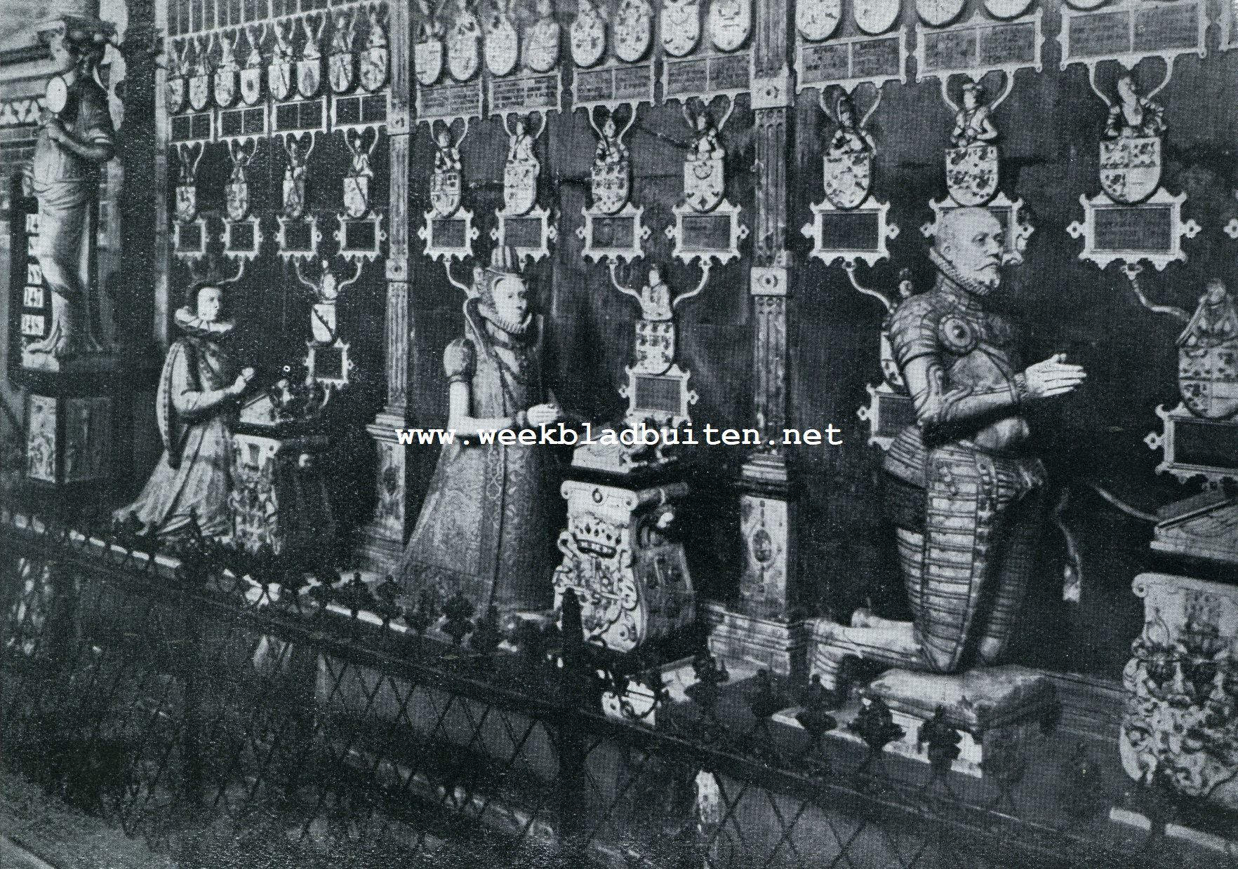 De Dom te Gstrow. Grafmonument voor Hertog Ulrich en zijn beide gemalinnen in den Dom te Gstrow