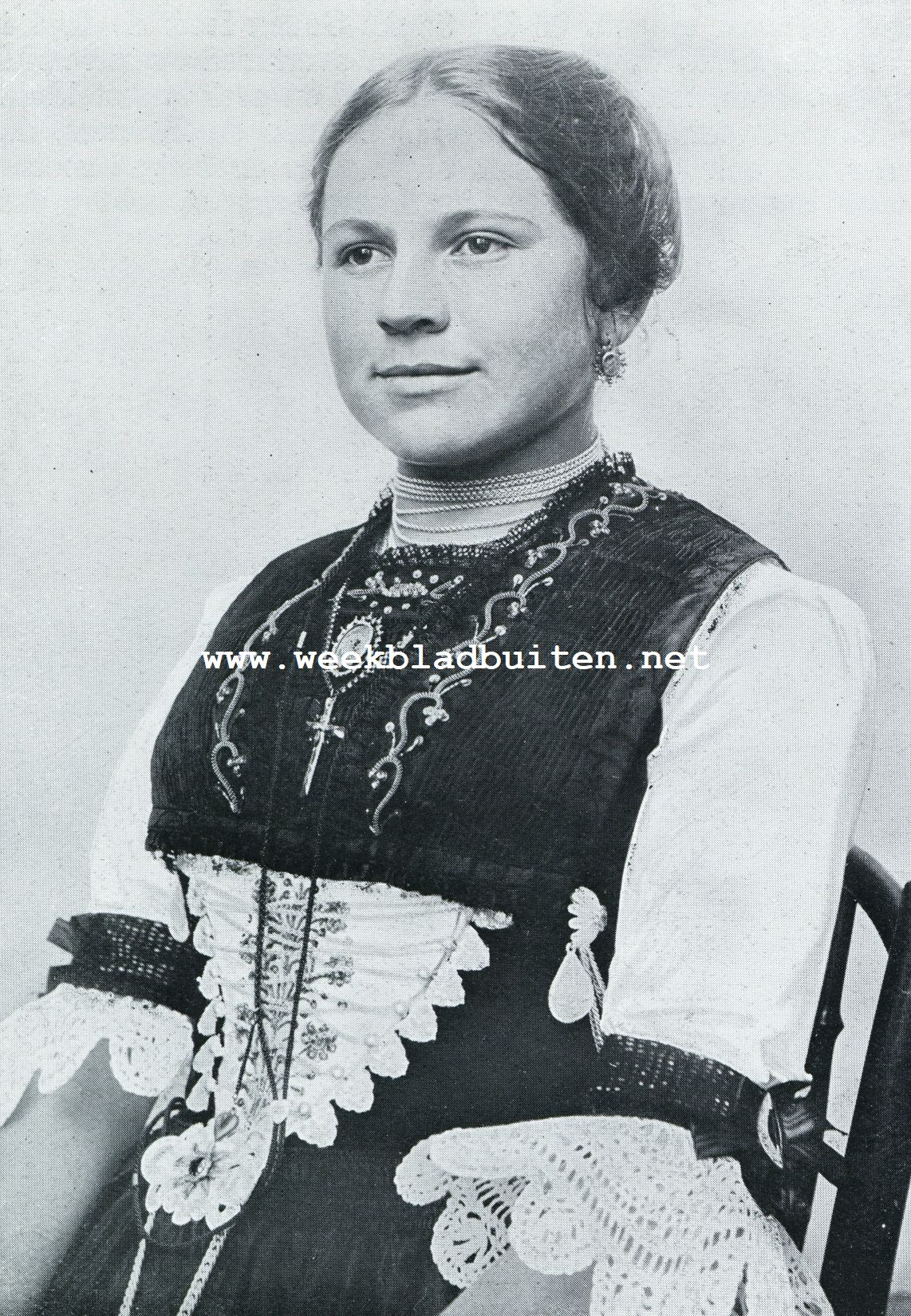 In onbekend Zwitserland. Appenzeller zondagskleed