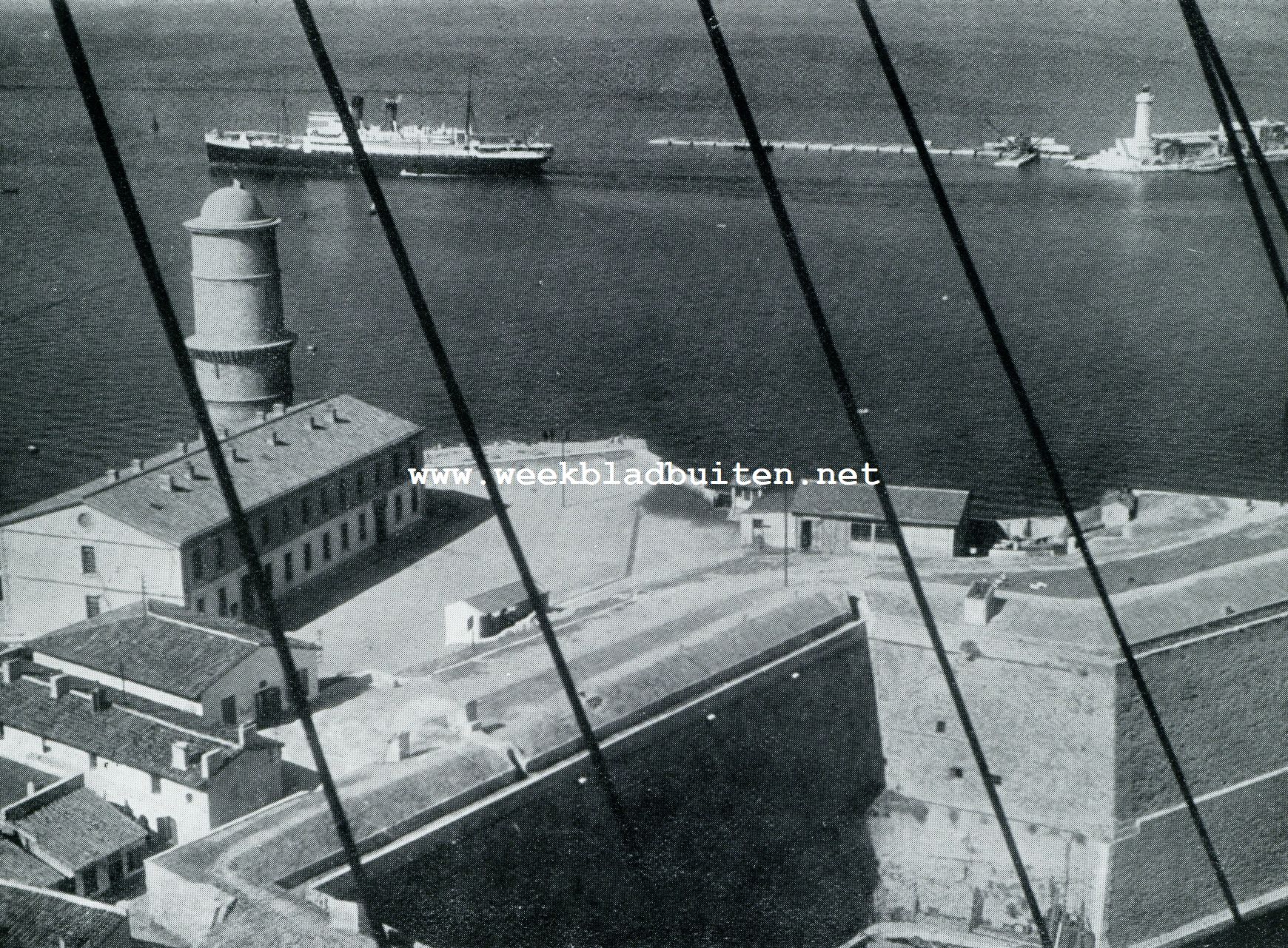 Marseille. Blik van den Transbordeur op het Oude Fort en de Middellandsche Zee