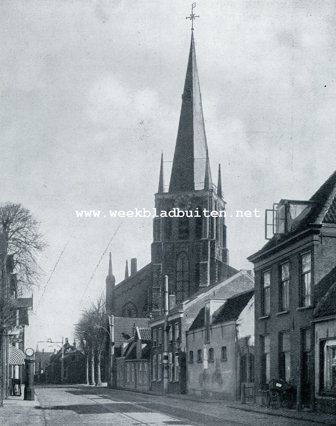 Voorschoten. De Schoolstraat met de Herv. Kerk