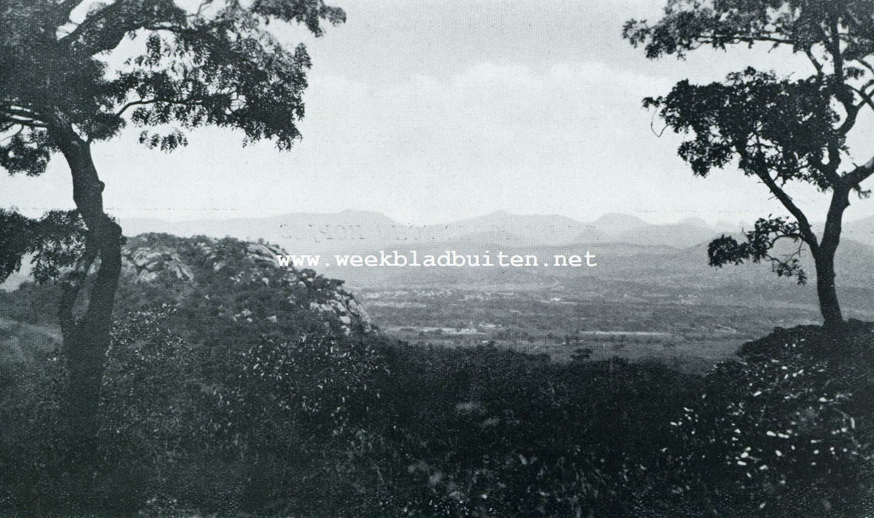 De raadselen en het wonder van Zuid-Rhodesia. Montali, gezien van de Xmas Pass af