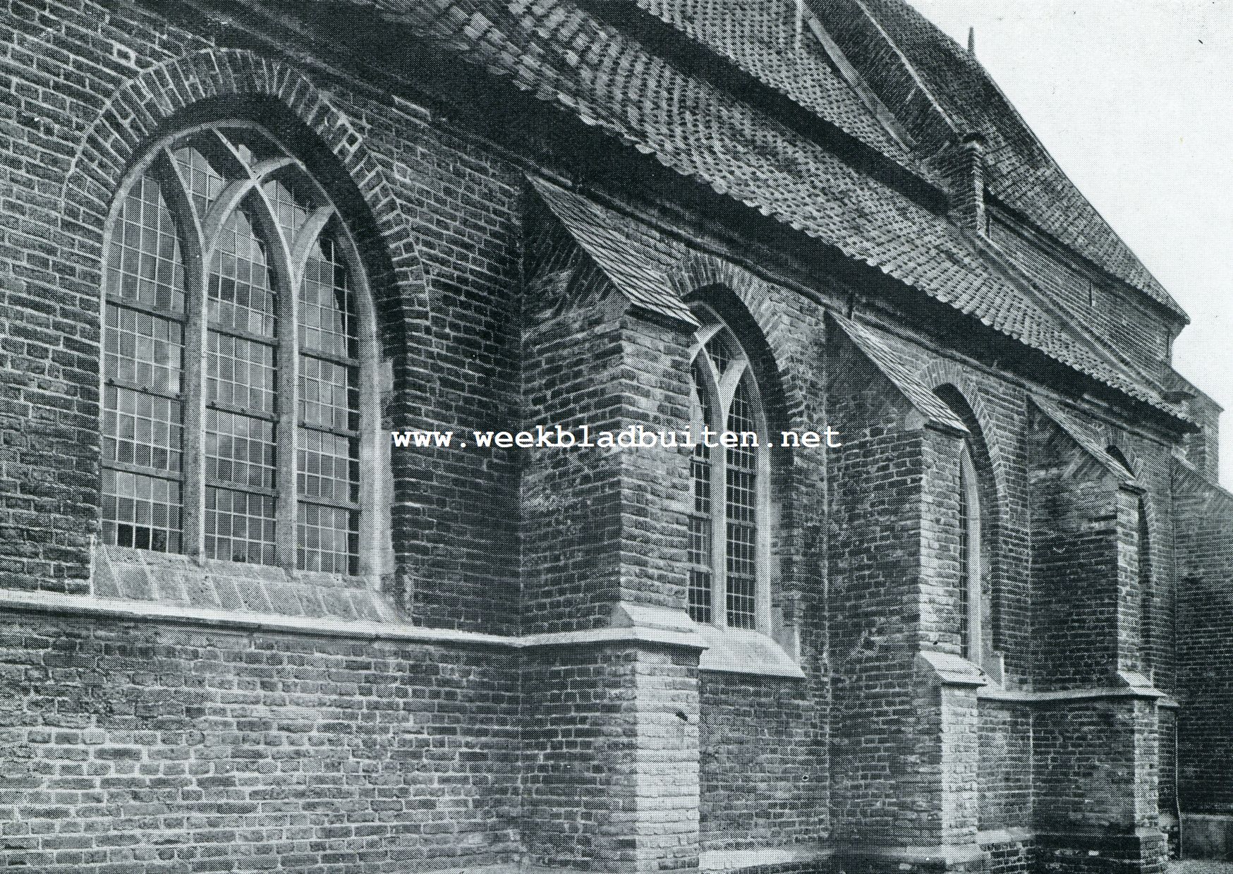 Eck en Wiel en zijn kerk. De lage Gothische ramen aan de kerk te Eck en Wiel