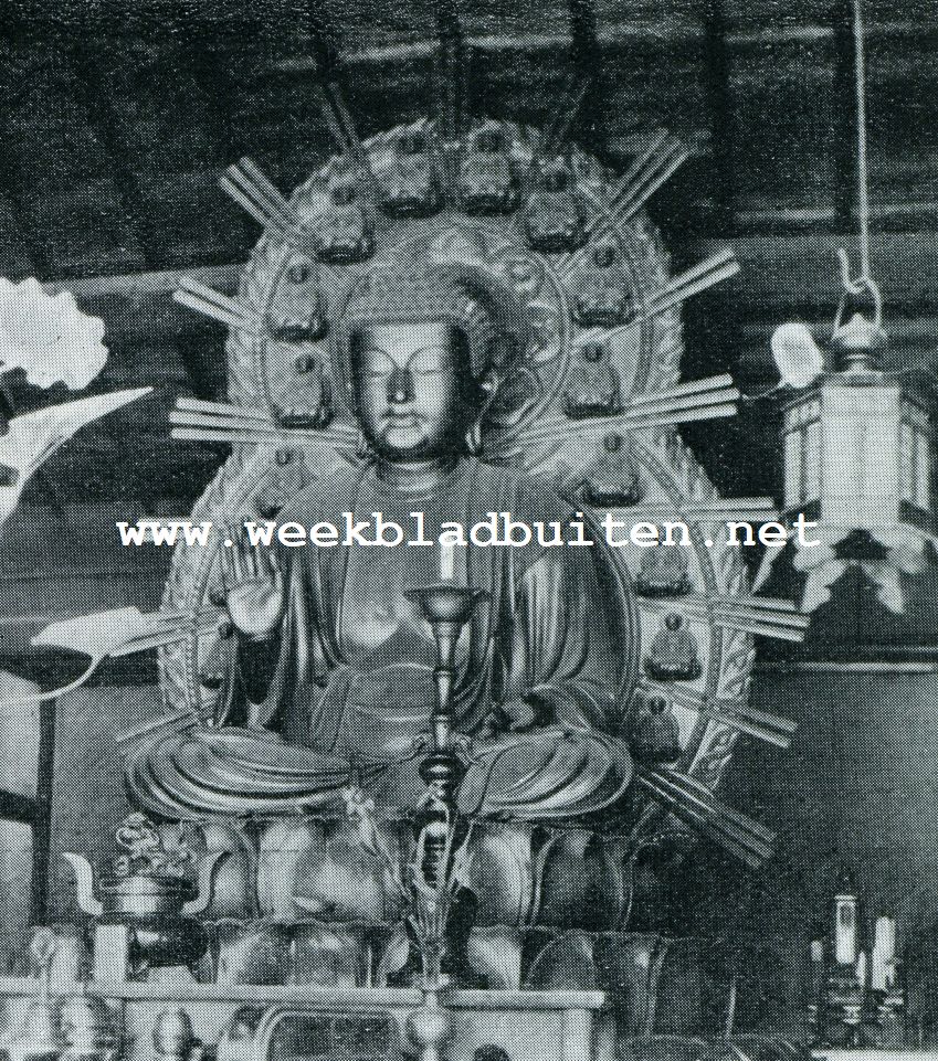 Gewijde plaatsen in Japan. Boeddhabeeld in den tempel der Duizendgouden Boeddha's te Kioto