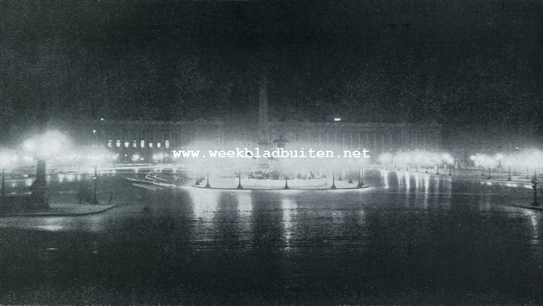 Avonden van Parijs. De Place de la Concorde na den regen
