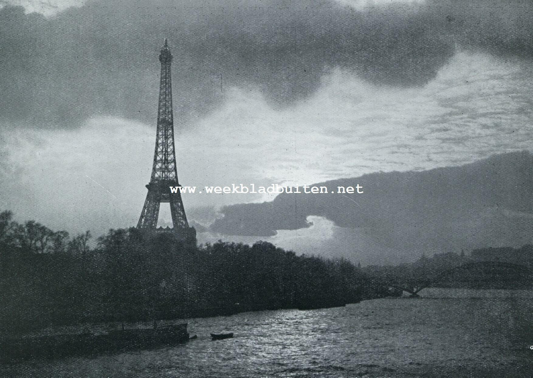 Avonden van Parijs. De Eiffeltoren in den avond