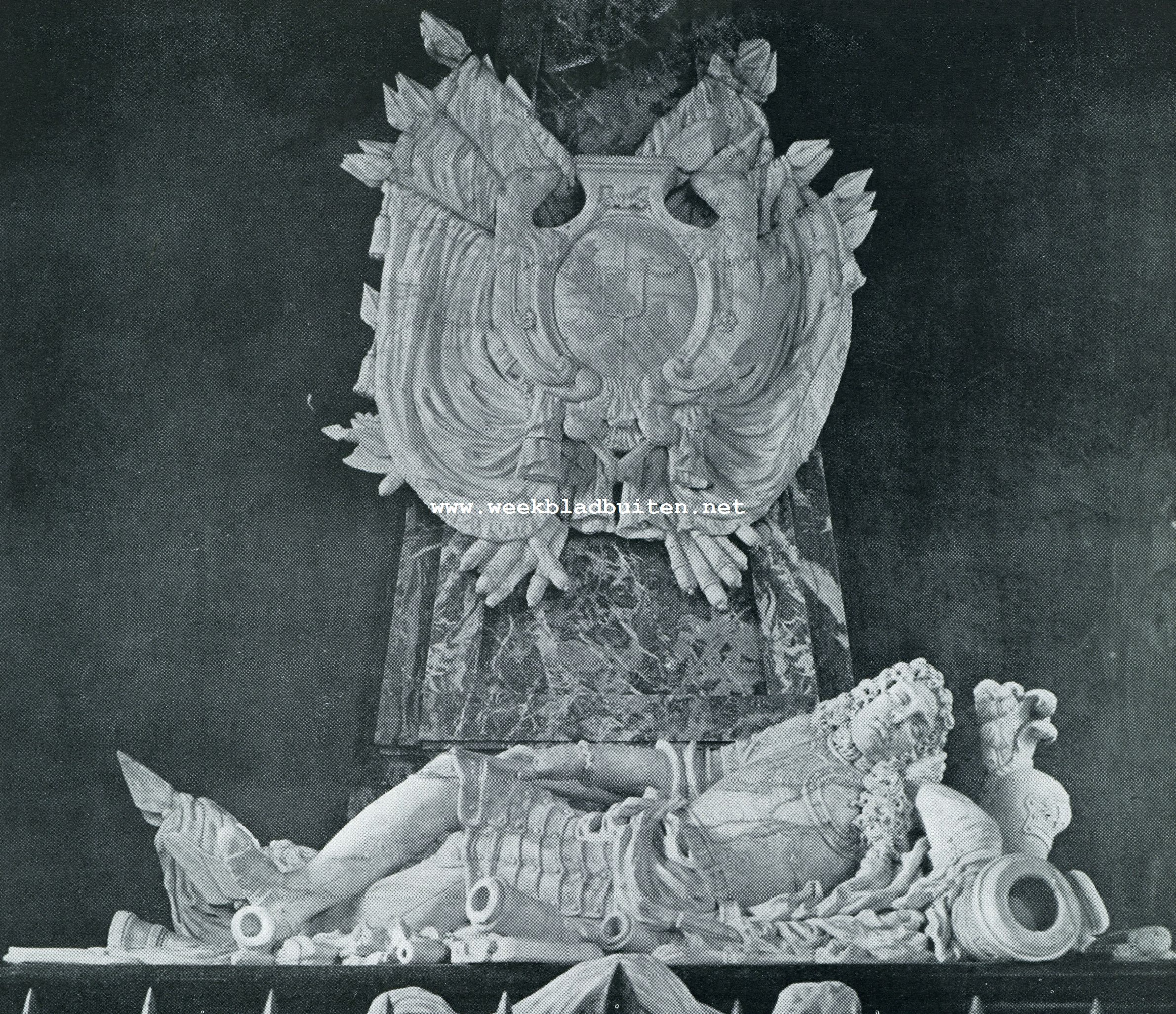 Friesche omzwervingen. Wijkel. Detail van het grafmonument voor Menno van Coehoorn