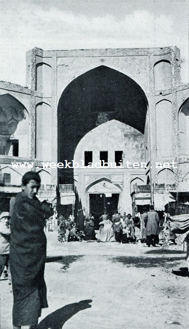 Zwerftochten in en door Perzi. Ingang van den bazar te Isfahan