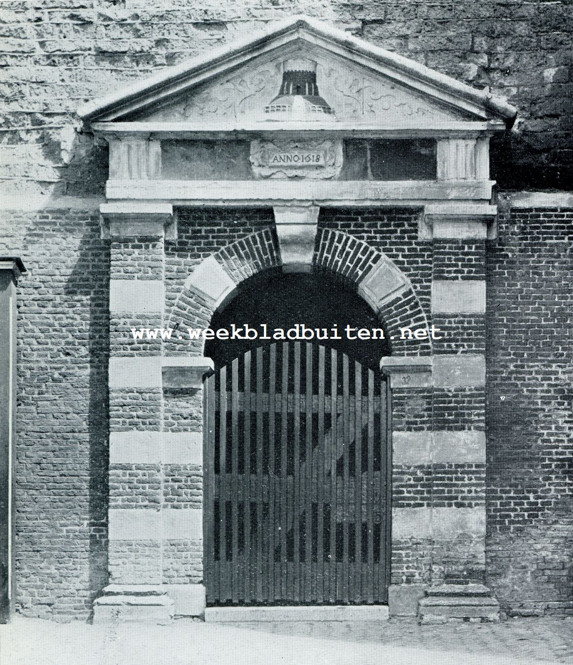 Om en bij de Geesten. De poort van den toren te Rijnsburg