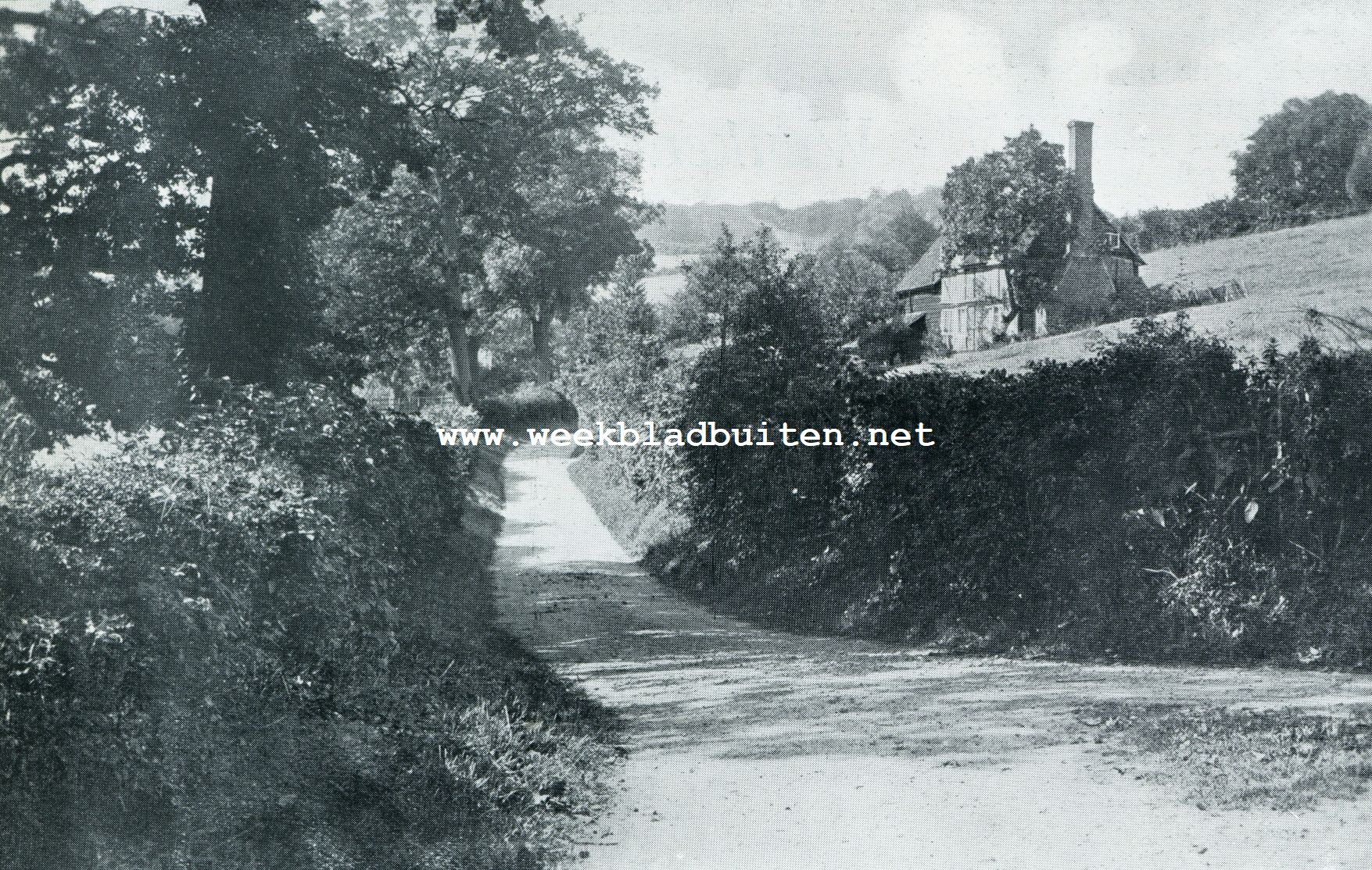 Door Buckinghamshire. Buckinghamshire. Het wegje naar de rivier de Chess bij Chenies