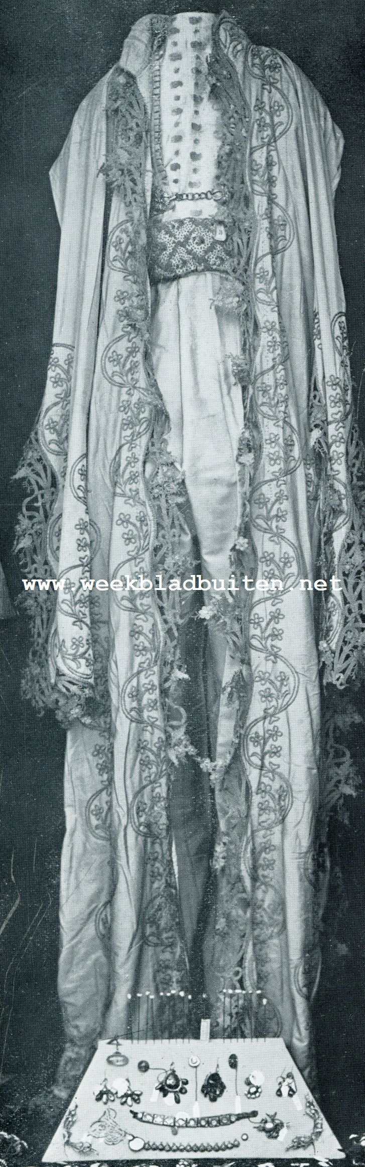 In het Serail der Sultans. Kostuum eener Sultane