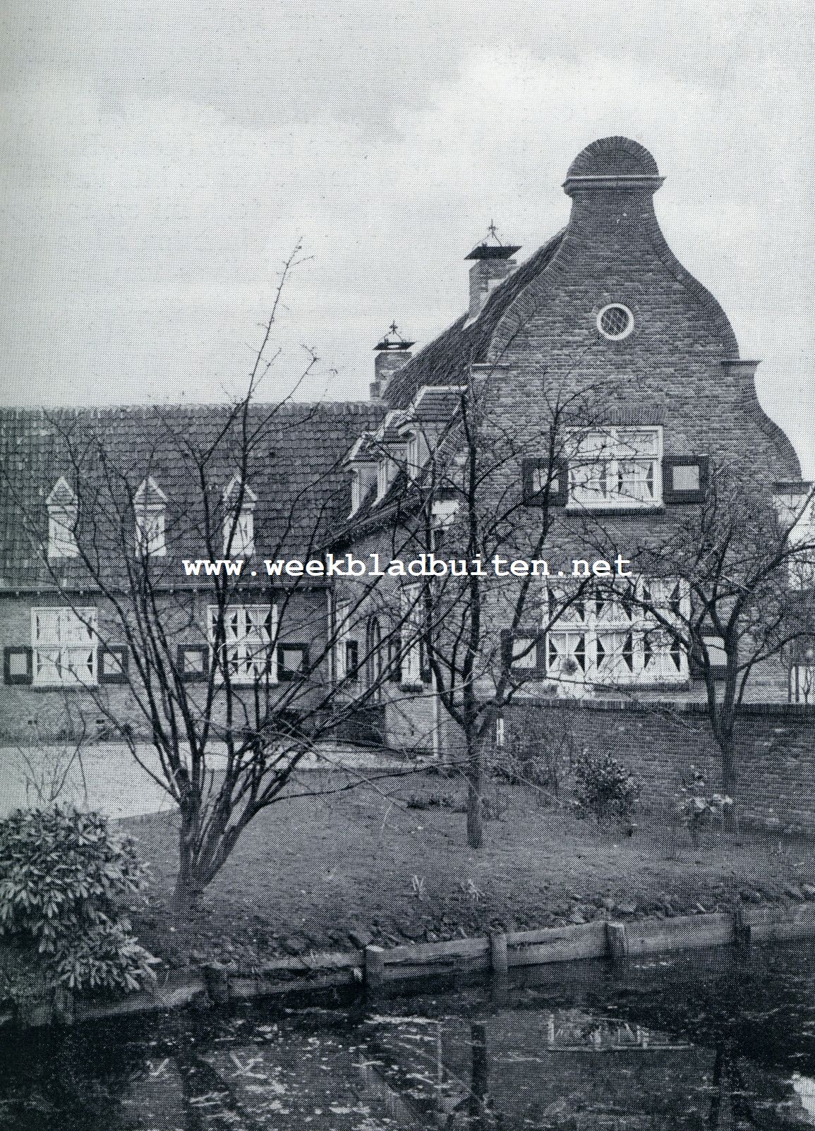 Bijgebouw van het Raadhuis te Maartensdijk, gezien van den Dorpsweg