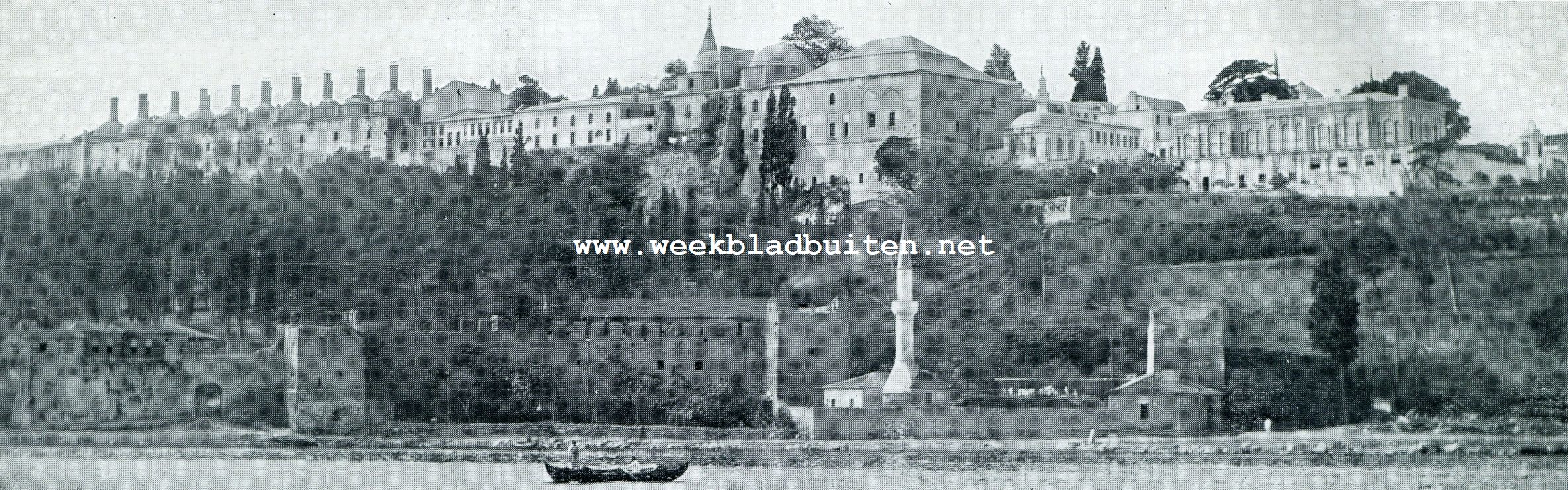 Het Paradijs van den Orint. Gebouwen van het oude Serail te Constantinopel, gezien uit de Zee van Marmora